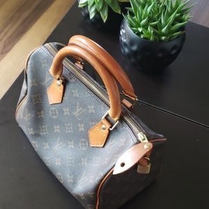 Louis Vuitton Speedy 30